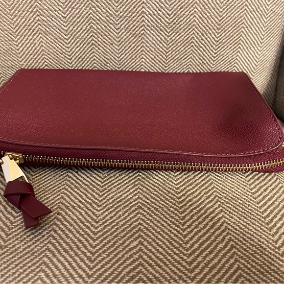 Tory Burch Robinson Maroon Crossbody - Excellent Condition - Picture 4 of 7
